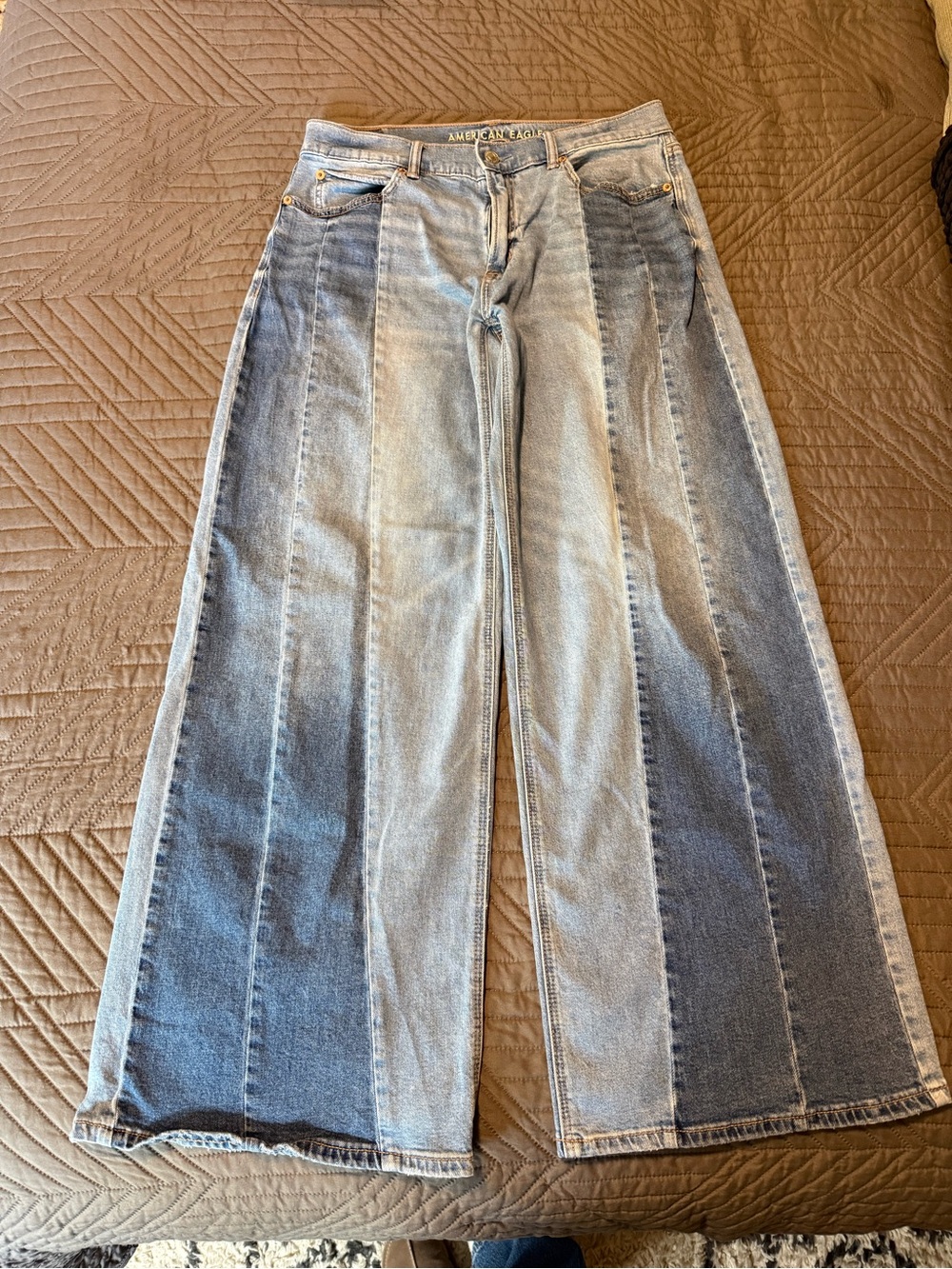American Eagle Outfitters Two-Tone Light and Dark Blue Wide-Leg Jeans size 2